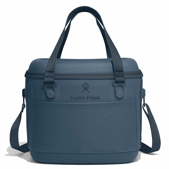 carryouttm-soft-cooler-15-l-k3 12pco384-carryout-cooler-15l-harbor-blue-straight_1.jpg