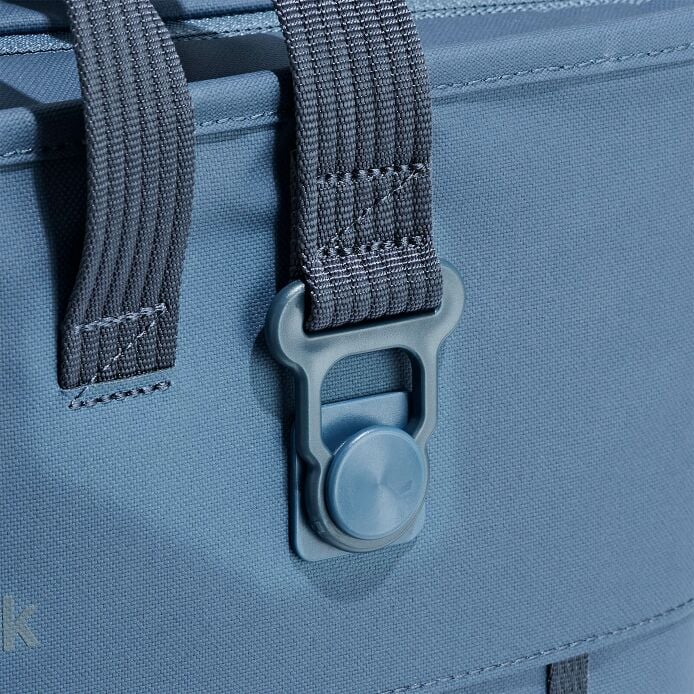 carryouttm-soft-cooler-tote-30-l-e4 250815_hydro_cooler_details_14838_2_7.jpg