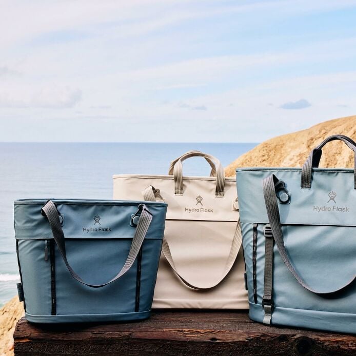 carryouttm-soft-cooler-tote-30-l-e4 hf_carryout_bouwer_d1_l1_torrey_pines_still_life_0055_1_2.jpg