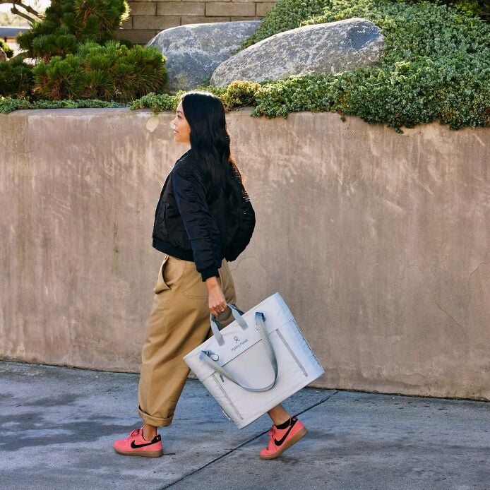 carryouttm-soft-cooler-tote-20-l-o7 hf_carryout_bouwer_d2_l1_stone_steps_0066_1.jpg