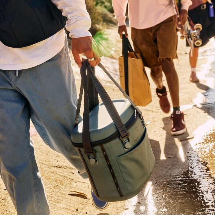 carryouttm-soft-cooler-10-l-w4 hf_carryout_bouwer_d2_l3_skate_ditch_3744_5.jpg