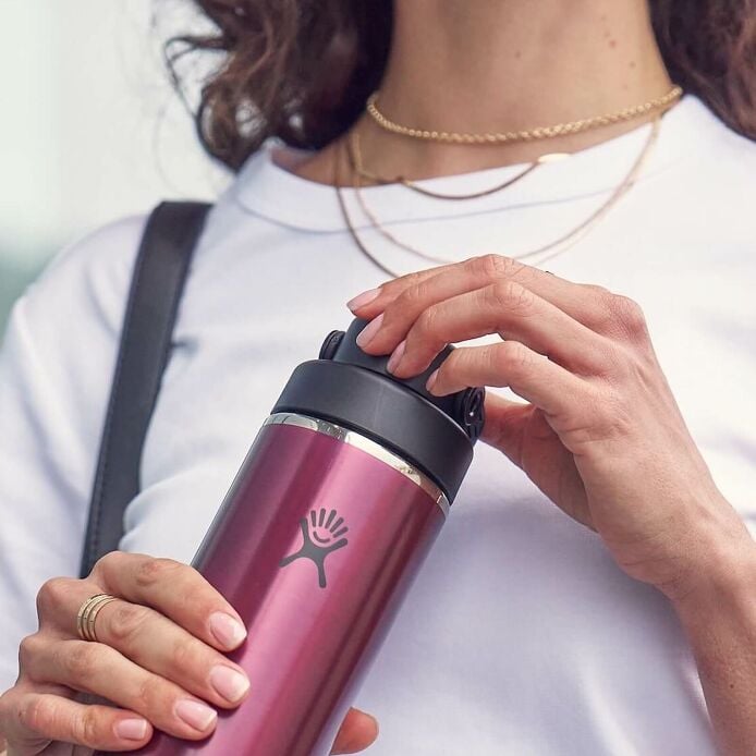 24-oz-lightweight-chug-cap-bottle-y7 hf_s26_lightweight_mcinnis_5123_1_1.jpg