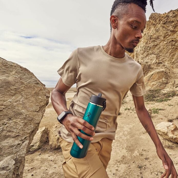 24-oz-lightweight-flex-straw-bottle-q3 hf_s26_lightweight_mcinnis_6828_4.jpg