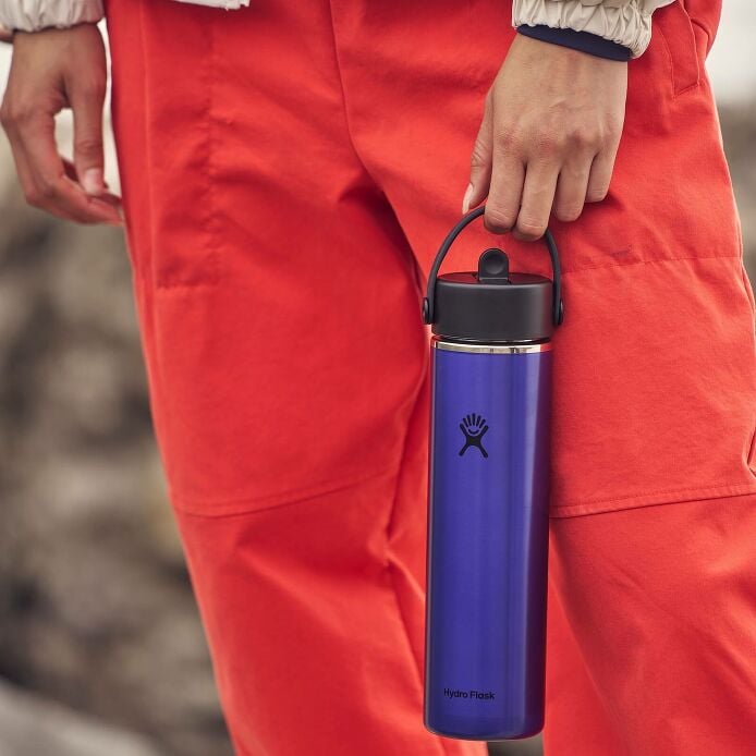 24-oz-lightweight-flex-straw-bottle-q3 hf_s26_lightweight_mcinnis_7443_3.jpg
