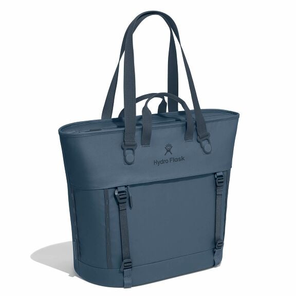 carryouttm-soft-cooler-tote-30-l-e8 maxiit384-carryout-tote-30l-harbor-blue-angled_1_1.jpg