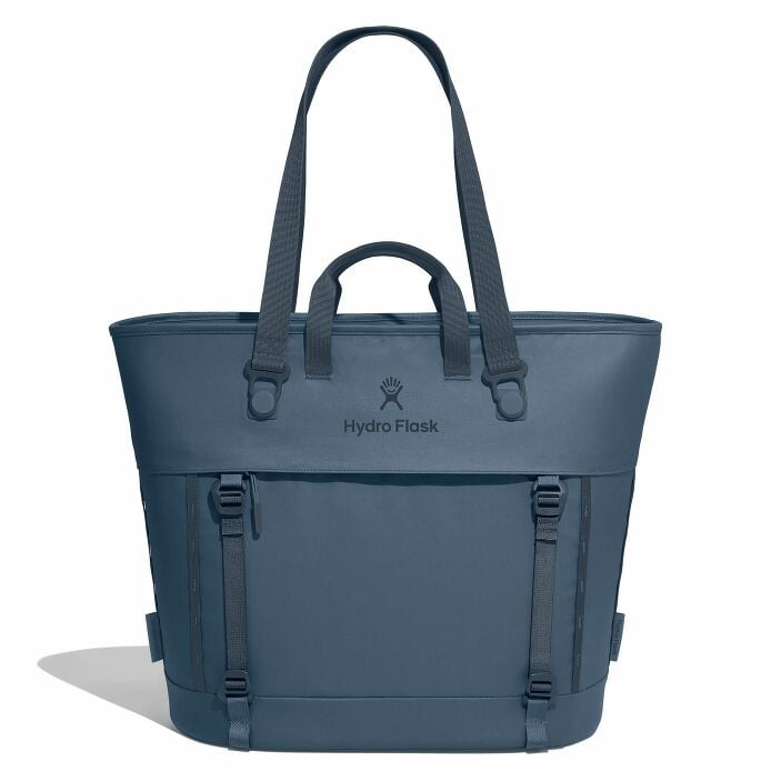 carryouttm-soft-cooler-tote-30-l-e4 maxiit384-carryout-tote-30l-harbor-blue-straight.jpg